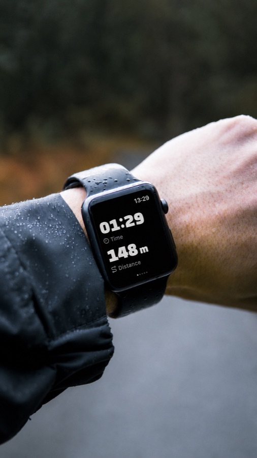 Apple Watch mostrando tiempo y distancia de una carrera con la app iSard